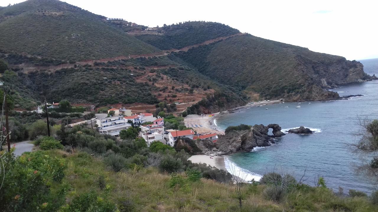 Moka Evia Island Hotel Akhladheri Bagian luar foto