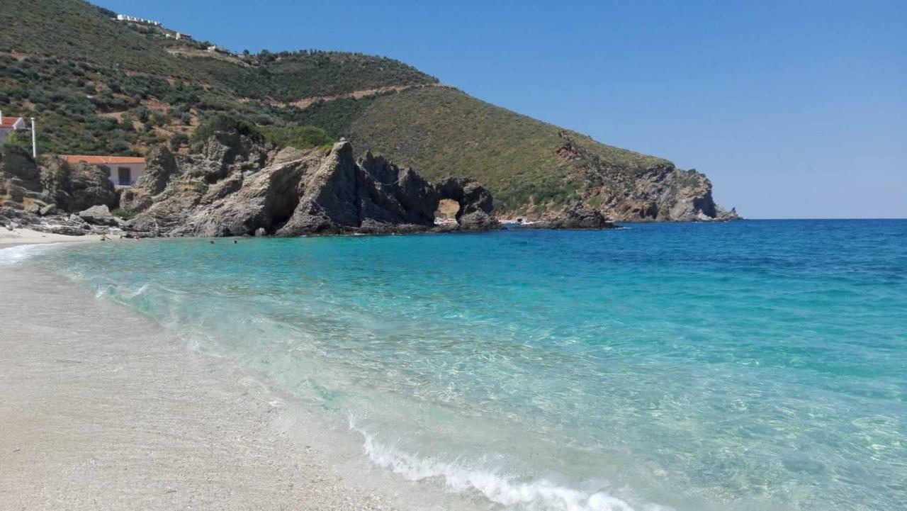 Moka Evia Island Hotel Akhladheri Bagian luar foto